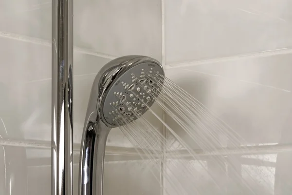 シャワー ヘッドのストリーム — ストック写真
