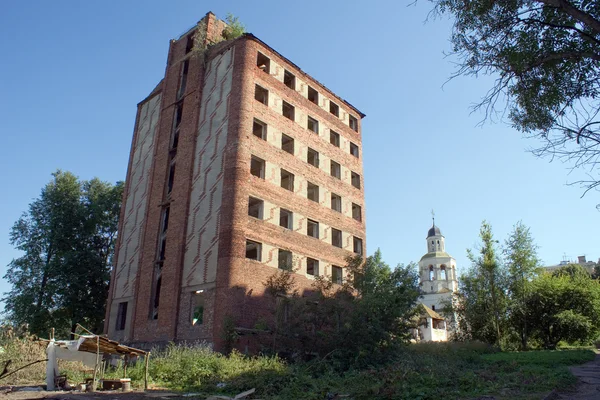 Edificio residencial abandonado — Foto de Stock