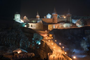 gece kale ve köprü