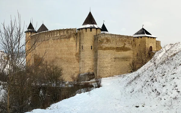 Высокая стена крепости — стоковое фото