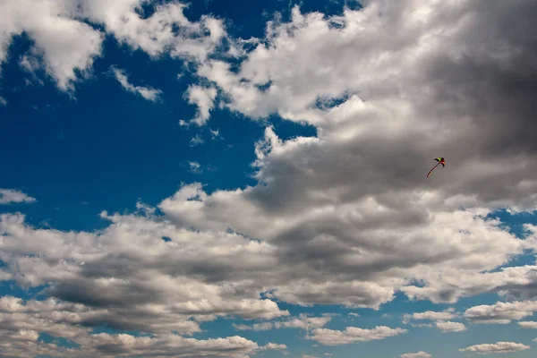 Cerf-volant dans le ciel — Photo