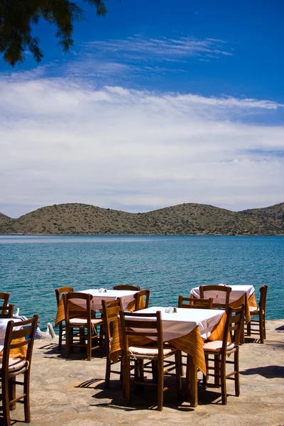 Lege restaurant op een kust — Stockfoto