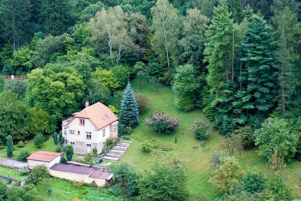 Maison dans la forêt — Photo