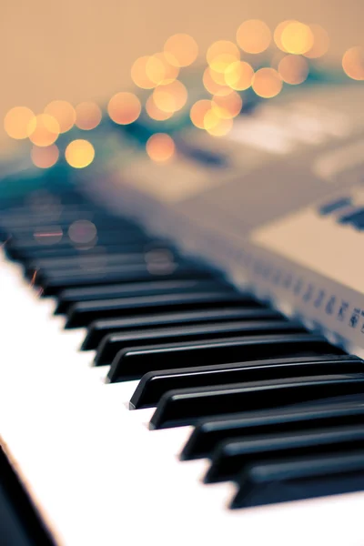 Lichten rond de piano — Stockfoto
