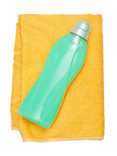 Flasche auf dem Handtuch — Stockfoto