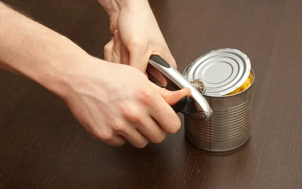 Opening the can — Stock Photo, Image