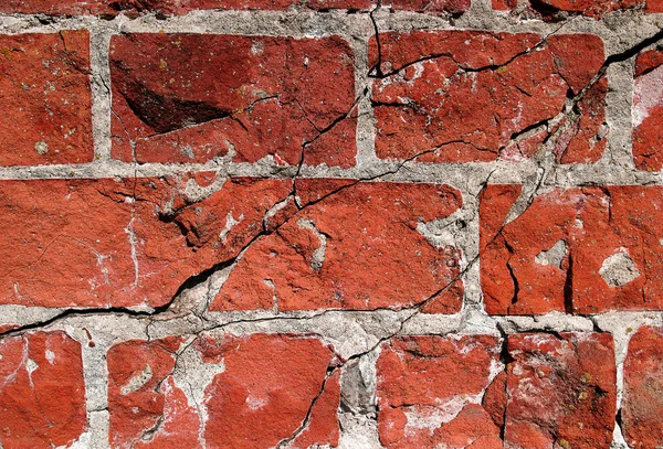 Mur de briques fissurées — Photo