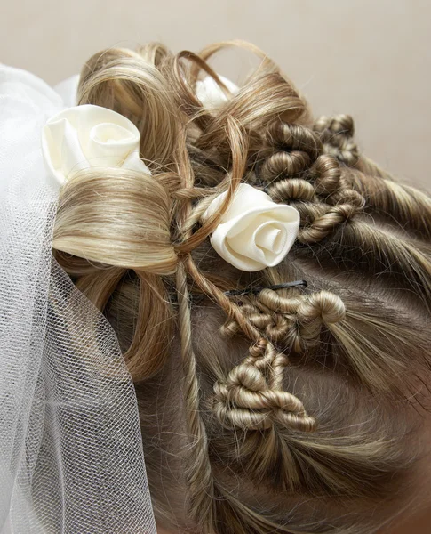 Bellissimo accatastamento di capelli della sposa — Foto Stock