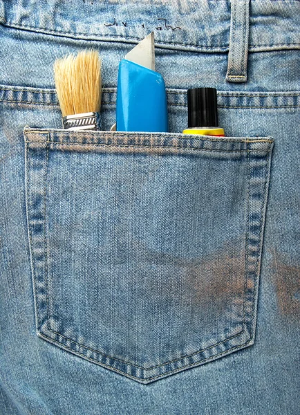 Verktyg i en pocket jeans — Stockfoto