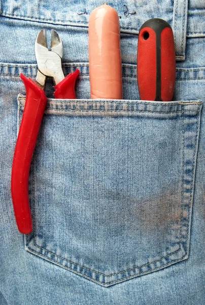 Hulpprogramma's in een zak jeans — Stockfoto