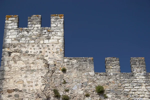 城堡的墙上和防御塔 — 图库照片