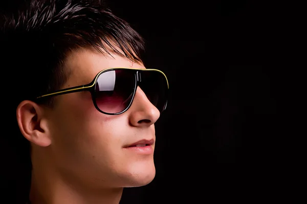 Fiatal fiú napszemüveg — Stock Fotó