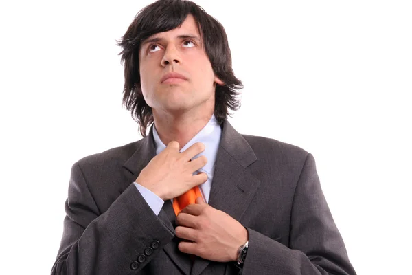 Detail eines Mannes, der seine Krawatte fixiert — Stockfoto