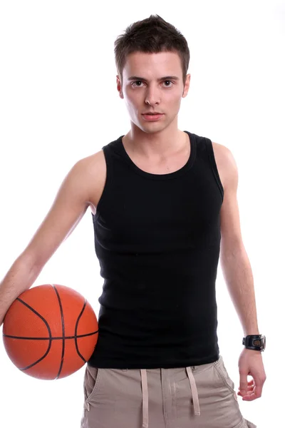 Causal homem segurando bola de basquete — Fotografia de Stock