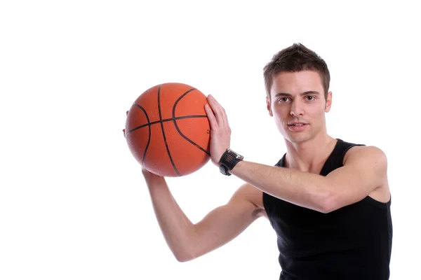 Causal homem segurando bola de basquete — Fotografia de Stock