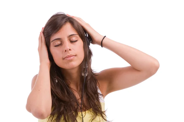 Jong meisje luisteren naar muziek — Stockfoto