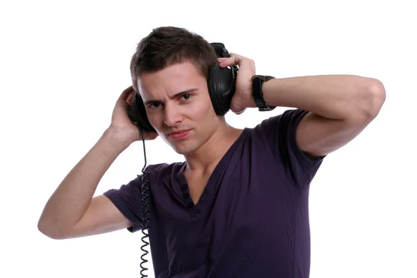Hombre casual escuchando música —  Fotos de Stock