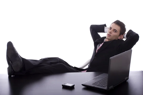 Homme d'affaires travaillant avec un ordinateur portable — Photo