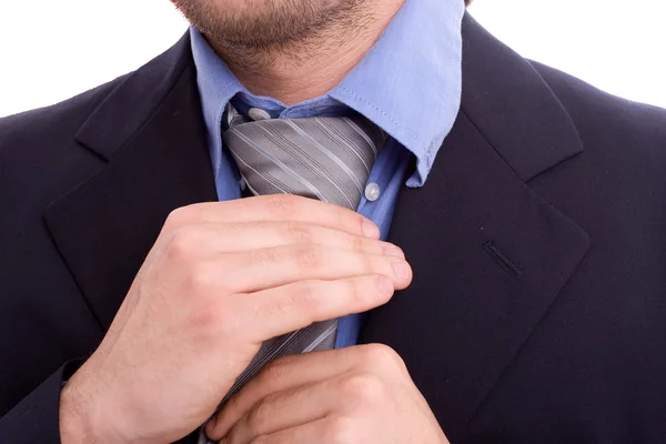 Geschäftsmann repariert seine Krawatte — Stockfoto