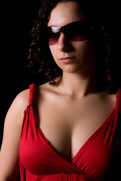 Chica joven con retrato de gafas de sol —  Fotos de Stock