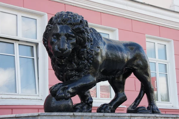 Sculpture d'un lion — Photo