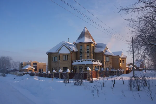 Nieuwe hut in de winter — Stockfoto
