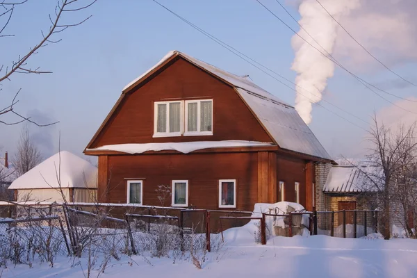 Casa de madera en la ciudad de Perm —  Fotos de Stock