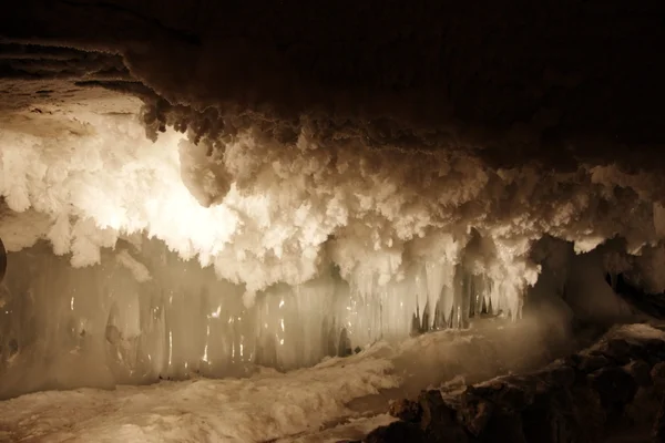 Koengoerkroniek ijs grot in de perm regio — Stockfoto