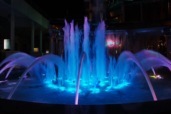 明亮美丽漂亮的喷泉 — 图库照片