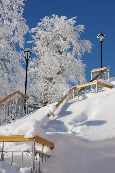 눈덮인 계단 — 스톡 사진