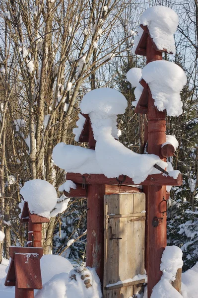 Display-med snö i skogen — Stockfoto