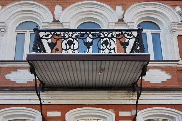 Prachtige decoratieve balkon — Stockfoto