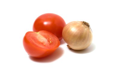 domates ve soğan üzerinde beyaz izole