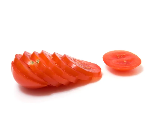 Plasterki pomidora na białym tle — Zdjęcie stockowe