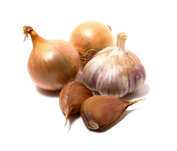 Garlic and onion isolated on white — Zdjęcie stockowe