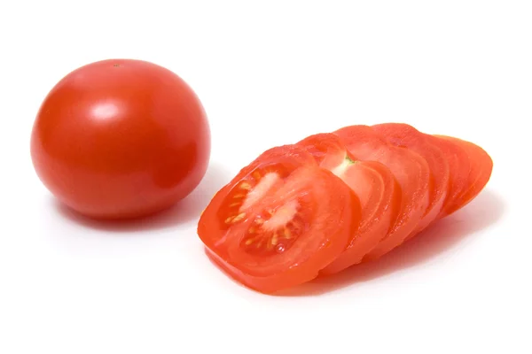 Dilimlenmiş domates üzerinde beyaz izole — Stok fotoğraf