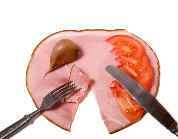 Fleischgericht mit Gemüse isoliert auf weißem Rücken — Stockfoto