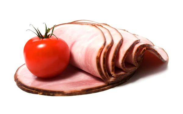 Carne affumicata affettata isolata su fondo bianco — Foto Stock