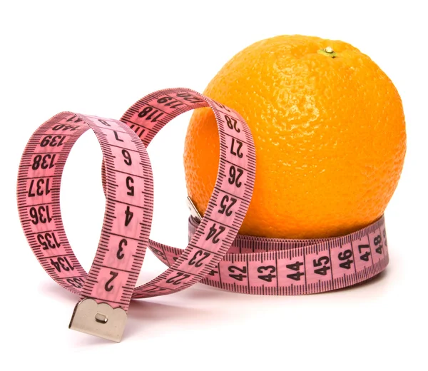 Ruban à mesurer enroulé autour de l'orange — Photo
