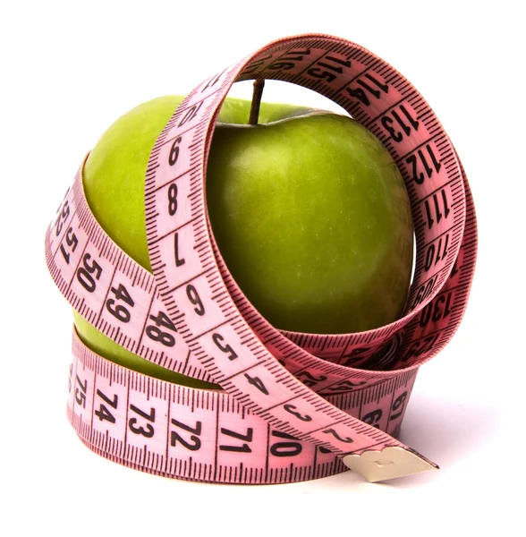 Fita métrica enrolada em torno da maçã — Fotografia de Stock