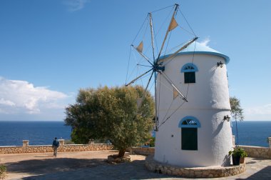 Yunanistan adadaki eski yeldeğirmeni