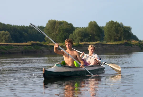 Couple of tourist kayaking in the river — Stock Photo, Image
