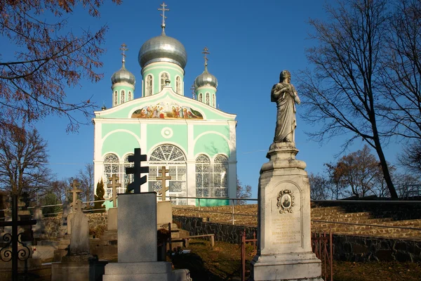 교회 묘지에 묘비 — 스톡 사진
