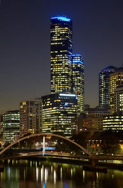 Rio Yarra e arranha-céus em Melbourne — Fotografia de Stock