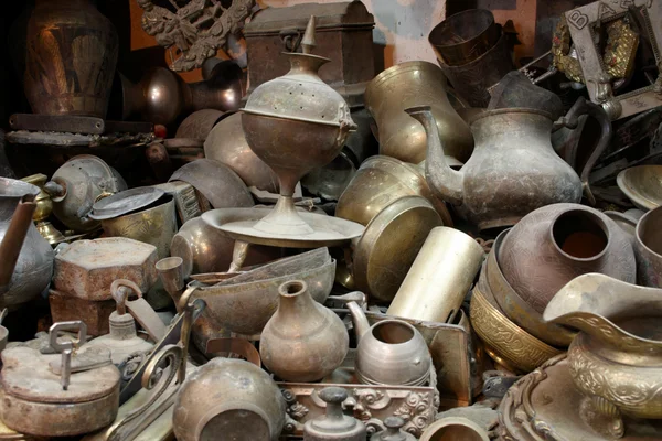 Antique shop with old metal things — Stock Photo, Image