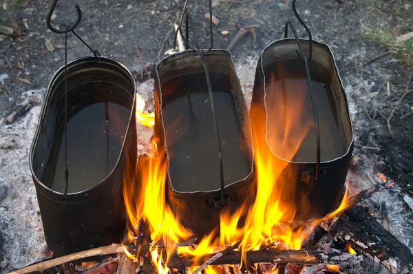 Чайники в огне — стоковое фото