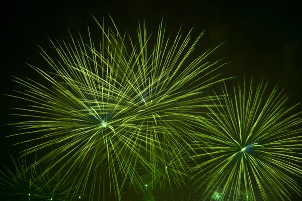 Gele vuurwerk sterren — Stockfoto