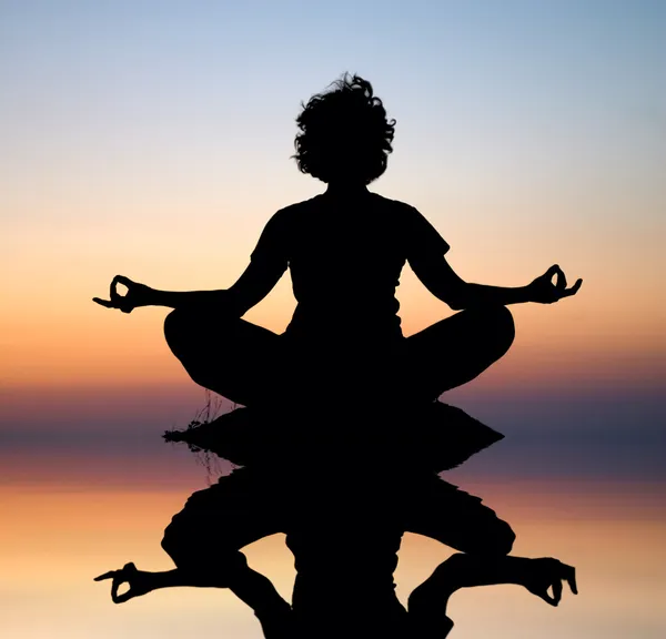 Abendliche Yoga-Meditation — Stockfoto