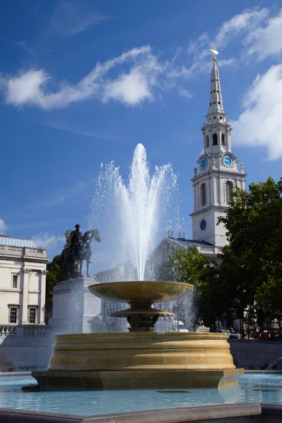 Brunnen am Trafalgar Square in London — Stockfoto