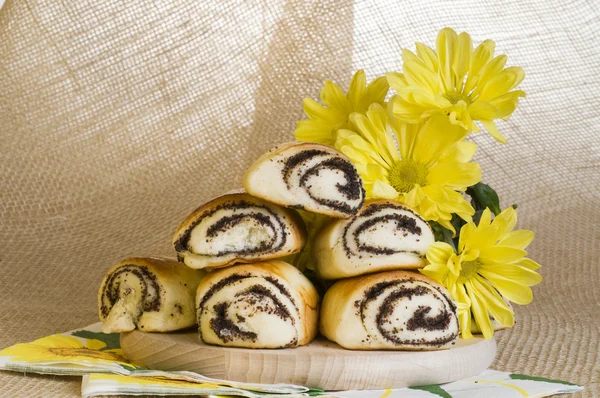 Baked bun with poppy seeds — Stock Photo, Image